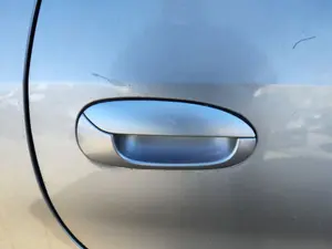Foto de MANETA EXTERIOR TRASERA DERECHA KIA CARENS (RS) 1.8 16V CAT (126 CV / 93 KW) referencia 0K2FB72410AXX