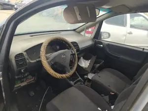 Foto de LUZ INTERIOR OPEL ZAFIRA A 2.0 DTI (101 CV / 74 KW)