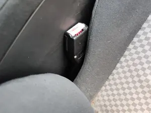 Foto de PRETENSOR AIRBAG DERECHO RENAULT MEGANE II BERLINA 5P 1.5 dCi Diesel (101 CV / 74 KW)