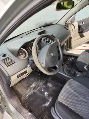 Foto de SALPICADERO RENAULT MEGANE II BERLINA 5P 1.5 dCi Diesel (101 CV / 74 KW)