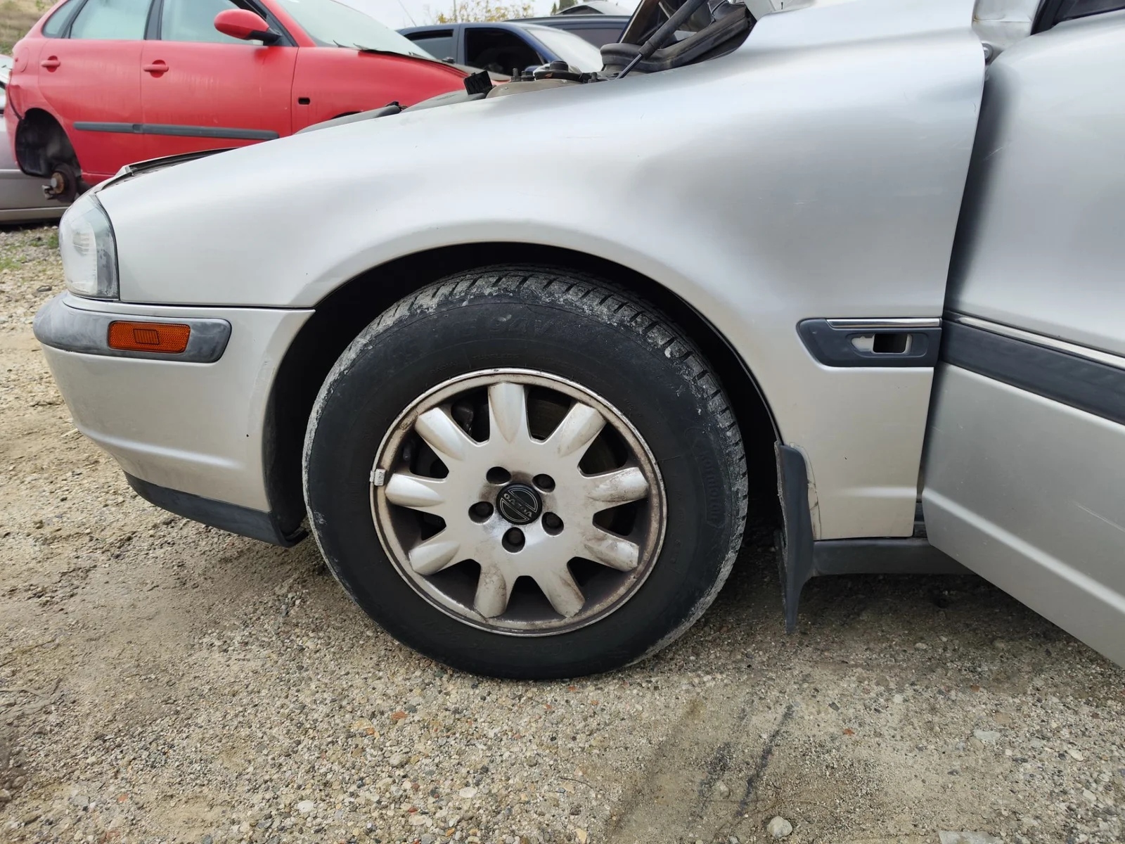 Foto de ALETA DELANTERA IZQUIERDA VOLVO S80 BERLINA 2.4 CAT (140 CV / 103 KW) referencia 8679352