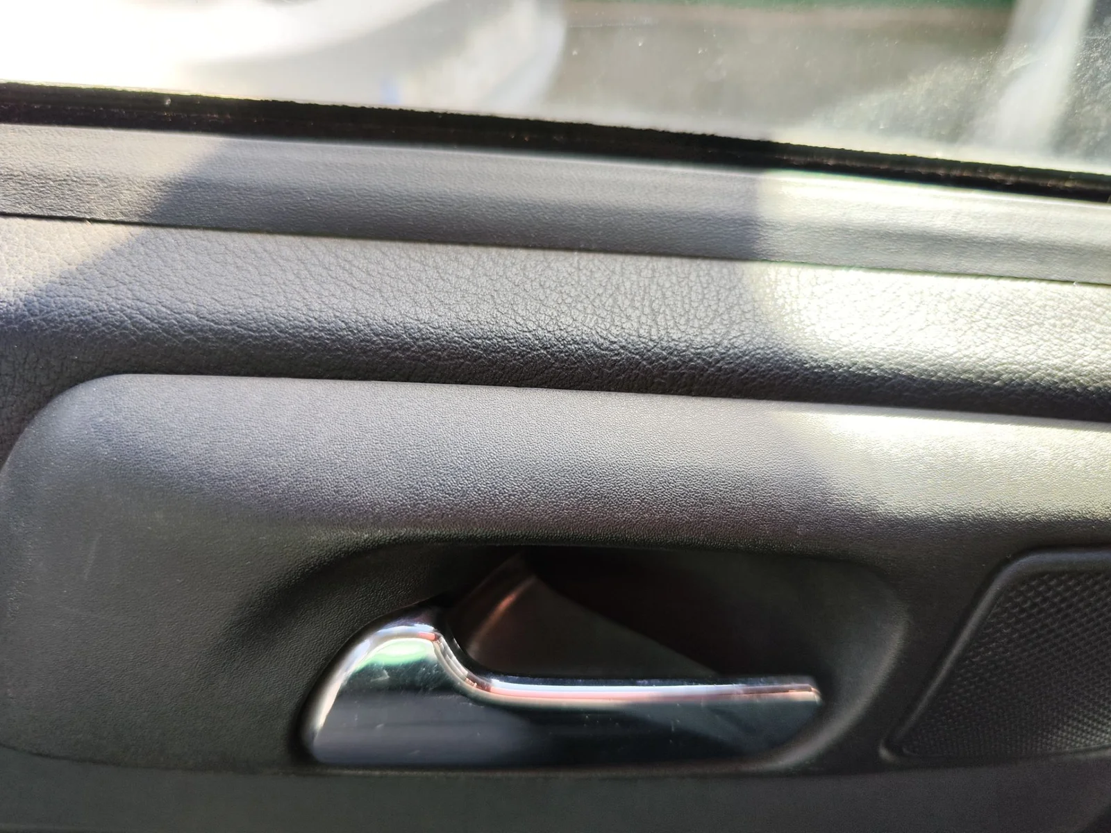 Foto de MANETA INTERIOR TRASERA IZQUIERDA OPEL ASTRA G BERLINA 1.7 16V DTI CAT (Y 17 DT / LR6) (75 CV / 55 KW) referencia 9101475