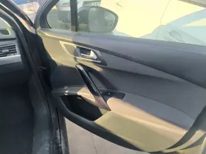 Foto de GUARNECIDO PUERTA DELANTERA DERECHA PEUGEOT 508 SW 1.6 HDi FAP (112 CV / 82 KW)