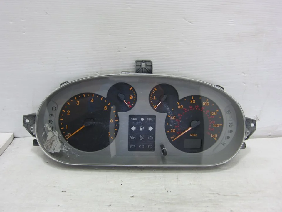 Foto de CUADRO INSTRUMENTOS RENAULT SCENIC I (JA...) 1.6 (107 CV / 79 KW) referencia P8200215696