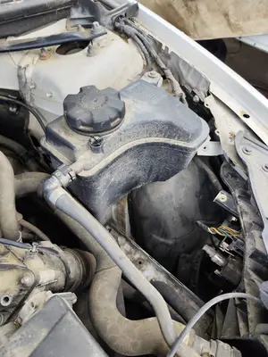 Foto de DEPOSITO EXPANSION BMW SERIE 3 BERLINA (E90) 2.0 Turbodiesel CAT (143 CV / 105 KW) foto 2