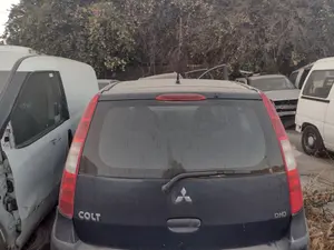 Foto de MANETA EXTERIOR MALETERO / PORTON MITSUBISHI COLT CZ3 BERL. 5 (Z30A) 1.5 DI-D CAT (95 CV / 70 KW)