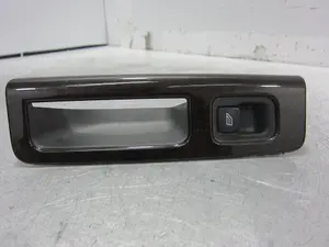 Foto de MANDO ELEVALUNAS TRASERO IZQUIERDO VOLVO V50 FAMILIAR 1.6 Diesel CAT (110 CV / 81 KW) referencia 8679682