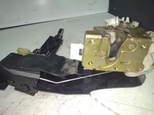Foto de CERRADURA PUERTA DELANTERA IZQUIERDA FORD MONDEO TURNIER (GE) 2.0 TDCi CAT (131 CV / 96 KW) referencia A21813