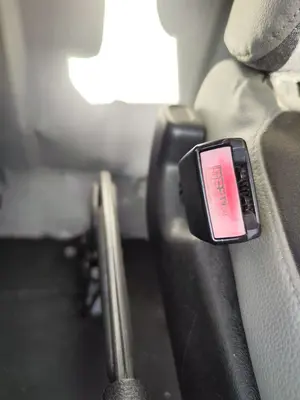 Foto de PRETENSOR AIRBAG IZQUIERDO NISSAN INTERSTAR (X70) 2.5 dCi Diesel CAT (114 CV / 84 KW)