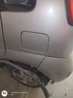 Foto de TAPA EXTERIOR COMBUSTIBLE SUZUKI IGNIS (RG/FH) 1.3 CAT (83 CV / 61 KW) referencia 64570-80G02-000