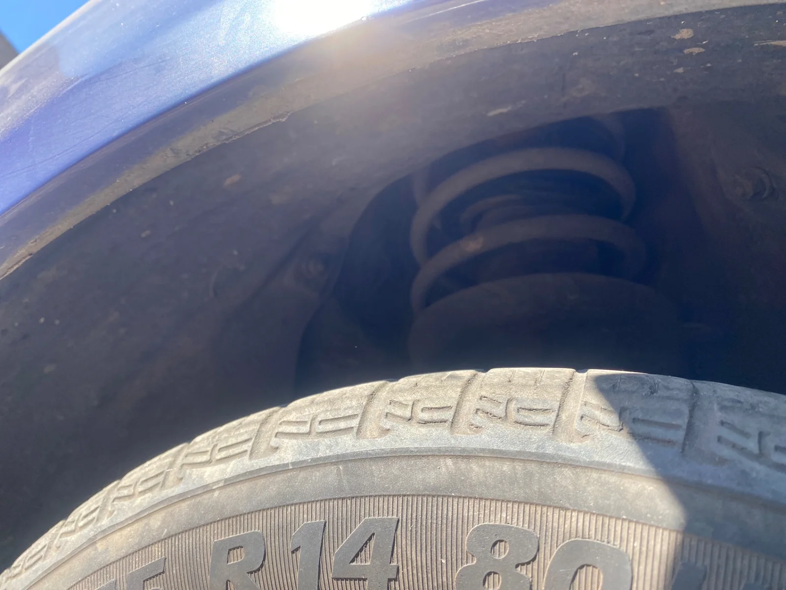 Foto de PASO RUEDA DELANTERO IZQUIERDO VOLKSWAGEN POLO III (6N1) 1.4 (60 CV / 44 KW) referencia 6N0809961
