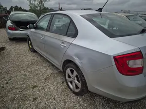 Foto de PUERTA TRASERA IZQUIERDA SKODA RAPID (NH) 1.2 8V TSI (86 CV / 63 KW) referencia 5JA833055B