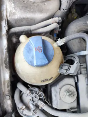 Foto de DEPOSITO EXPANSION VOLKSWAGEN GOLF IV BERLINA (1J1)(10.1997) 1.9 TDI (131 CV / 96 KW) referencia 1J0121403B