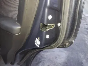 Foto de CERRADURA PUERTA TRASERA DERECHA CHEVROLET CAPTIVA 2.0 Diesel CAT (126 CV / 93 KW) referencia 96624175