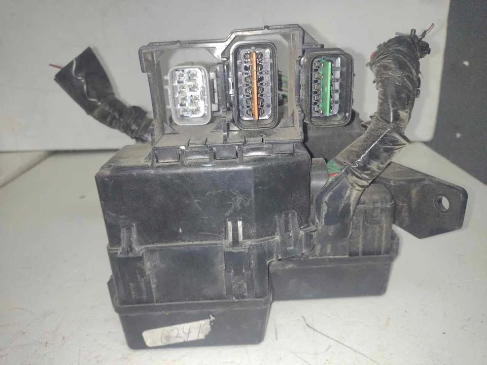 Foto de CAJA RELES / FUSIBLES MITSUBISHI GRANDIS (NA0W) 2.0 DI-D CAT (136 CV / 100 KW) referencia 504040180
