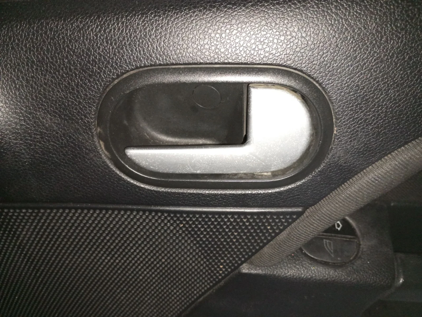 Foto de MANETA INTERIOR DELANTERA DERECHA FORD FIESTA (CBK) 1.4 TDCi CAT (68 CV / 50 KW) referencia 1329923
