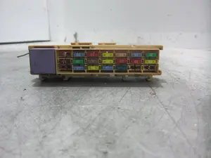 Foto de CAJA RELES / FUSIBLES