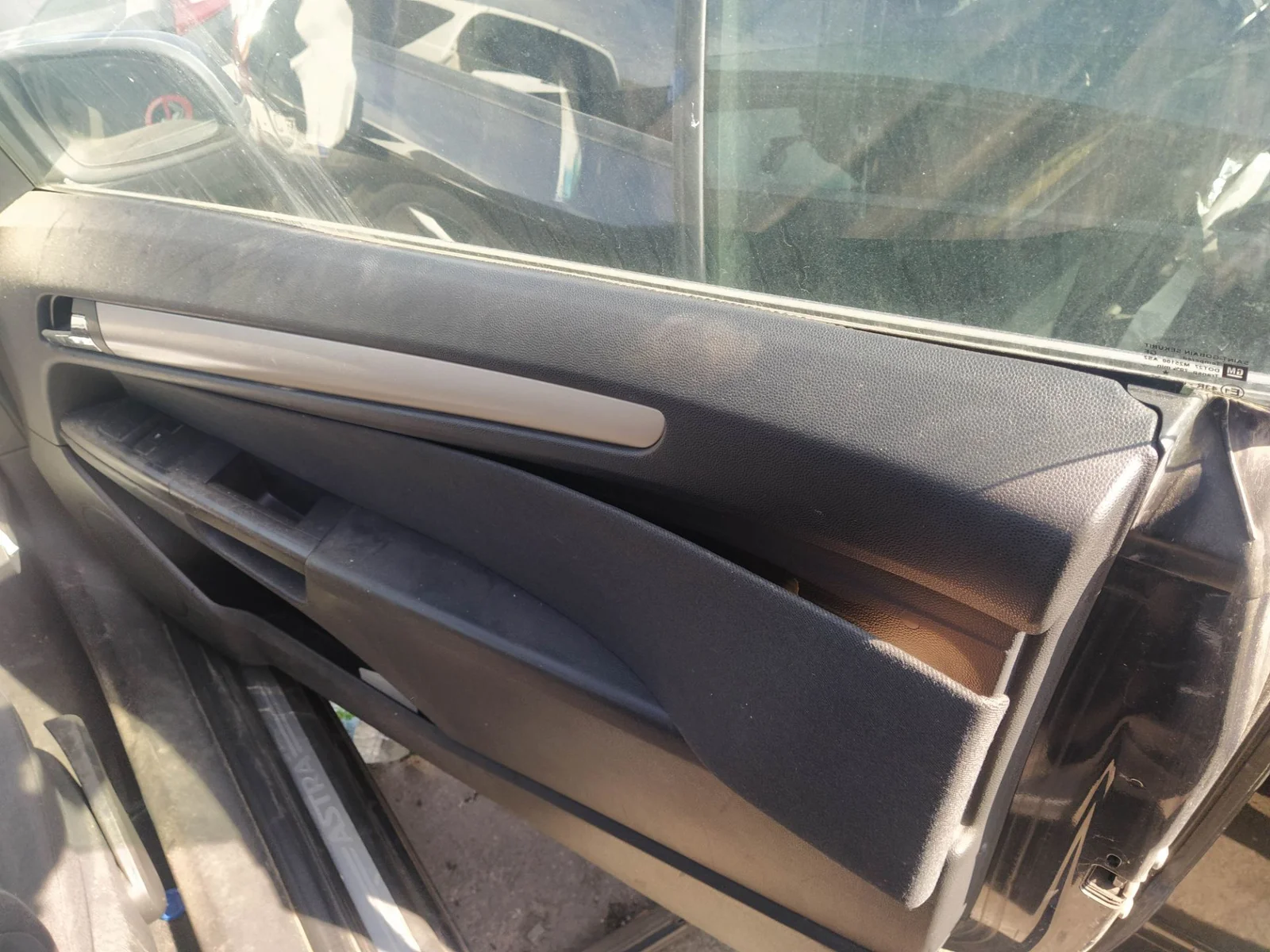 Foto de GUARNECIDO PUERTA DELANTERA DERECHA OPEL ASTRA H TWIN TOP 1.8 16V (140 CV / 103 KW) referencia 13234618
