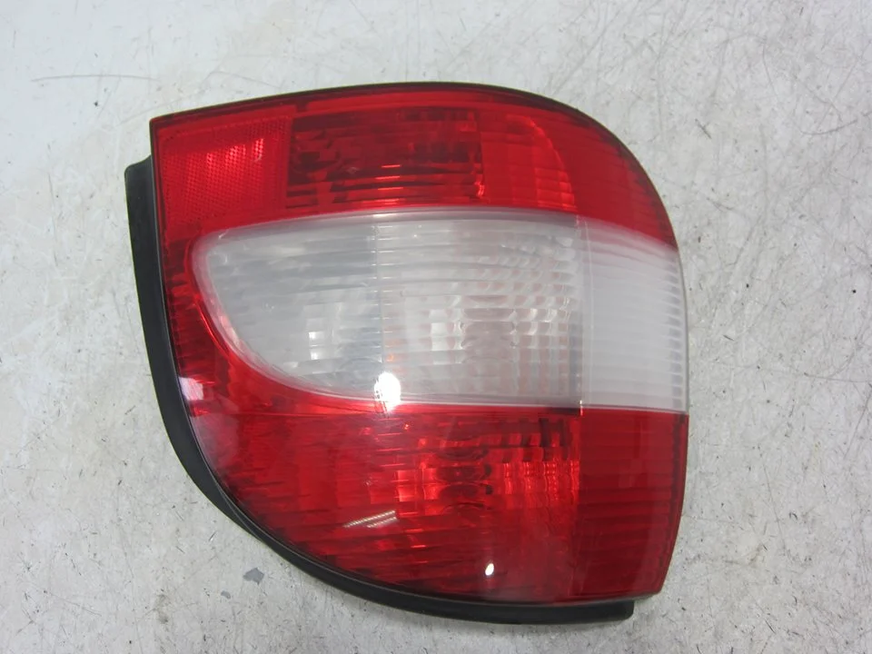 Foto de PILOTO TRASERO IZQUIERDO RENAULT SCENIC I (JA...) 1.6 (107 CV / 79 KW) referencia 2341G