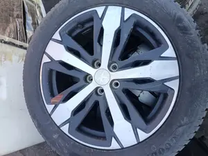 Foto de LLANTA TRASERA PEUGEOT 3008 1.5 Blue-HDI FAP (131 CV / 96 KW)
