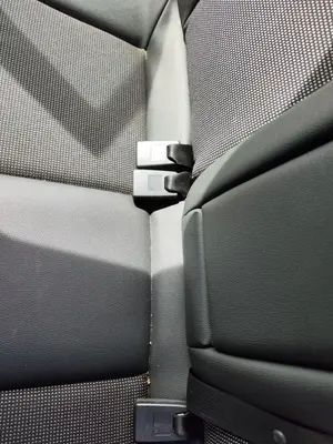 Foto de ENGANCHE CINTURON TRASERO CENTRAL OPEL ASTRA H BERLINA 1.7 16V CDTI (110 CV / 81 KW)