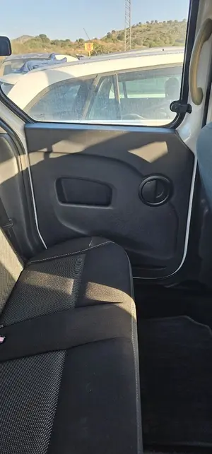Foto de GUARNECIDO PUERTA TRASERA IZQUIERDA RENAULT KANGOO II (F/KW0) 1.5 dCi Diesel FAP (90 CV / 66 KW)