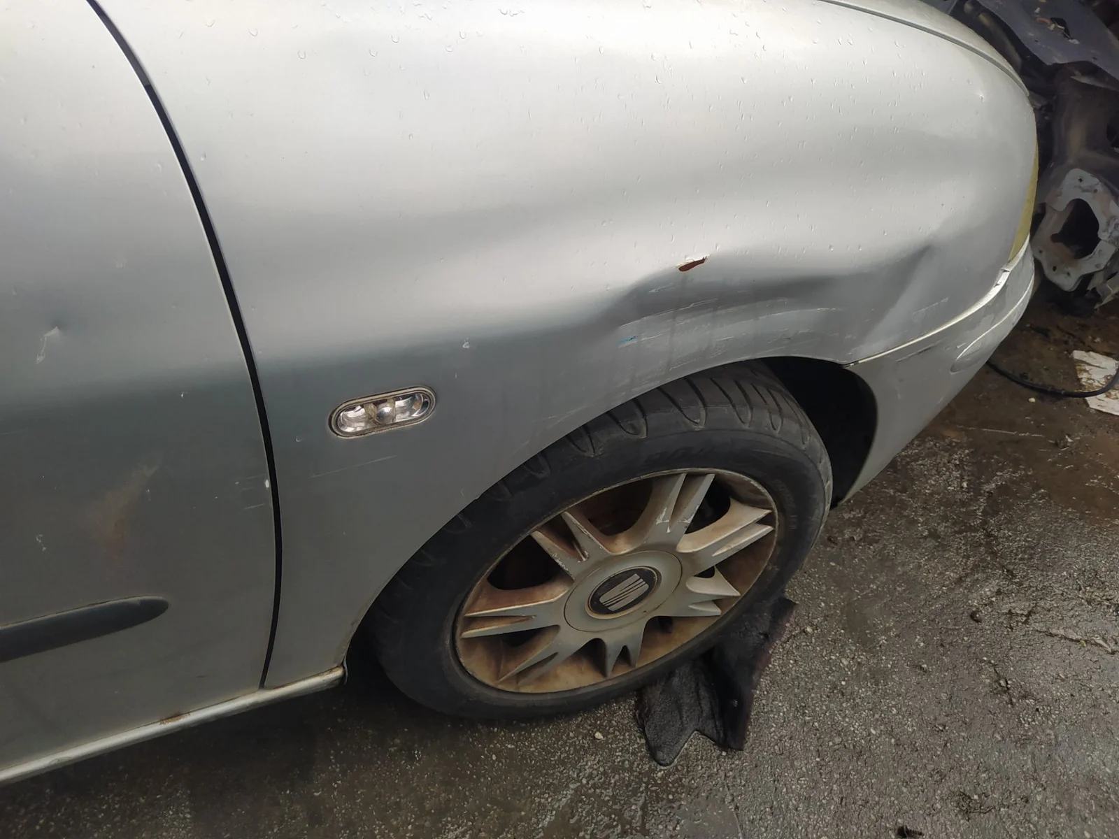 Foto de PINZA DE FRENO DELANTERA DERECHA SEAT CORDOBA BERLINA (6L2) 1.4 16V (101 CV / 74 KW) referencia 1K0615124D