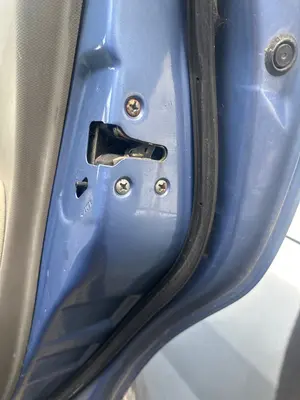 Foto de CERRADURA PUERTA TRASERA DERECHA NISSAN MICRA (K12E) 1.2 CAT (65 CV / 48 KW) referencia 82501AX11A
