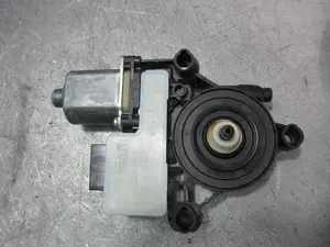 Foto de MOTOR ELEVALUNAS TRASERO DERECHO VOLKSWAGEN POLO VI (AW1)(08.2017) 1.0  (65 CV / 48 KW) referencia E850202014