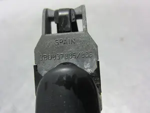 Foto de MANETA EXTERIOR TRASERA DERECHA SEAT IBIZA (6L1) 1.4 16V (101 CV / 74 KW) referencia 3B0837885 foto 2