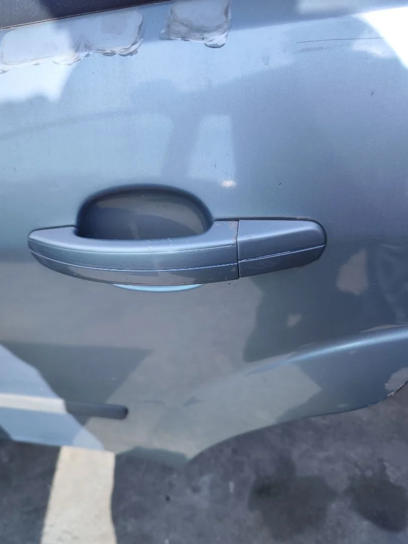 Foto de MANETA EXTERIOR TRASERA IZQUIERDA FORD FOCUS BERLINA (CAP) 1.8 TDCi Turbodiesel CAT (116 CV / 85 KW) referencia 1305822