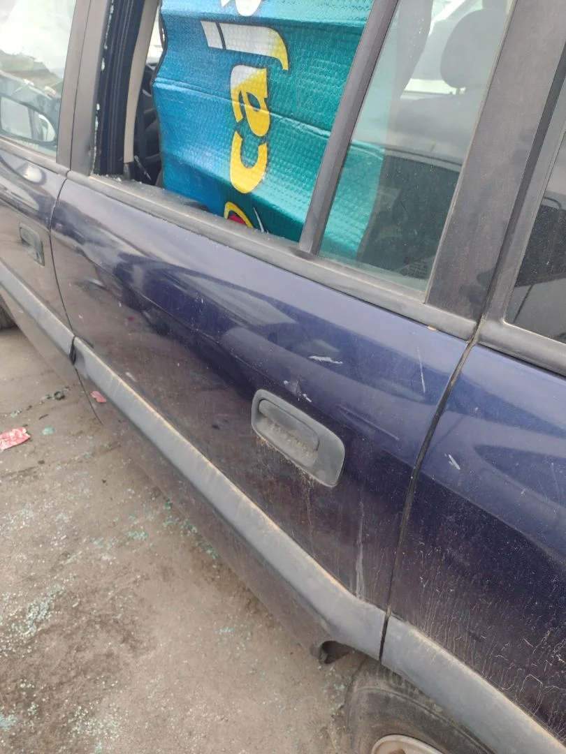 Foto de PUERTA TRASERA IZQUIERDA OPEL ZAFIRA A 2.0 DTI (101 CV / 74 KW) referencia 13160996