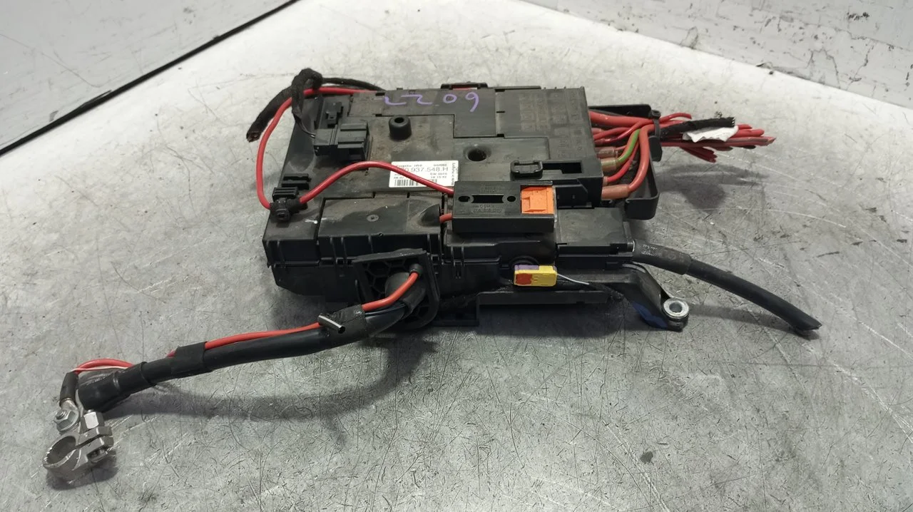 Foto de CAJA RELES / FUSIBLES PORSCHE CAYENNE (TIPO 92A) referencia 7P0937548H