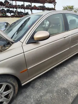 Foto de PUERTA DELANTERA IZQUIERDA JAGUAR X-TYPE 2.1 V6 24V CAT (156 CV / 115 KW) referencia C2S 42630
