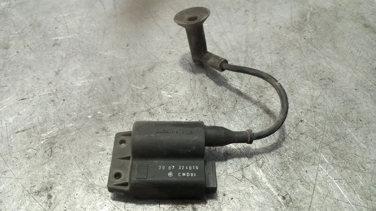 Foto de BOBINA ENCENDIDO PIAGGIO (VESPA) 49.40 cc 3.01 ci (4.29 cv 3.1 kw a 8500 rpm)