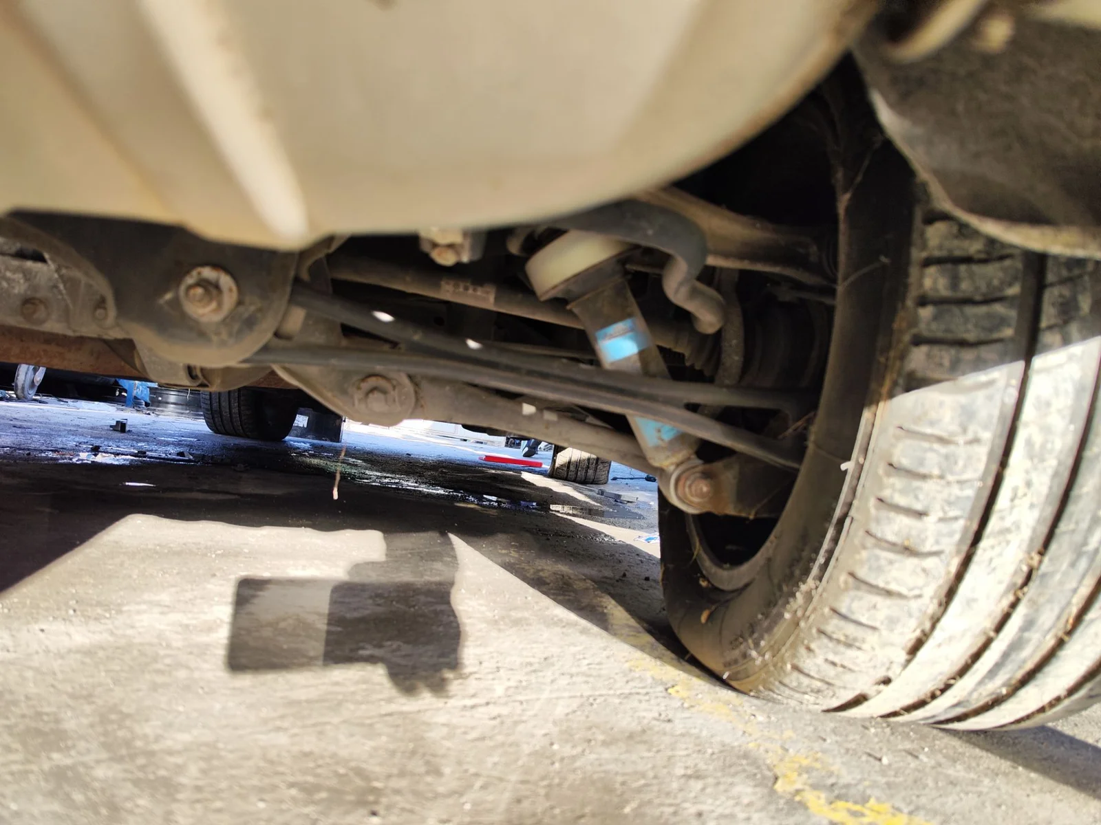 Foto de BRAZO SUSPENSION TRASERO IZQUIERDO AUDI Q7 (4L) 3.0 V6 24V TDI (233 CV / 171 KW) referencia 7L0505311B