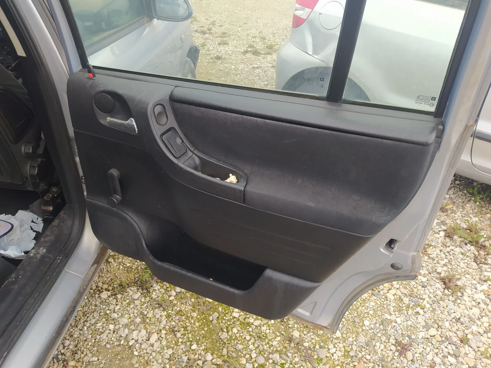 Foto de MANETA ELEVALUNAS TRASERA DERECHA OPEL ZAFIRA A 2.0 DTI (101 CV / 74 KW)