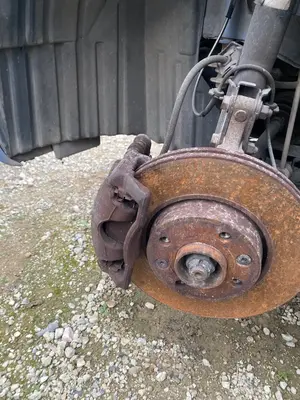 Foto de PINZA DE FRENO DELANTERA IZQUIERDA NISSAN MICRA (K12E) 1.2 CAT (65 CV / 48 KW) referencia 41011AX60A