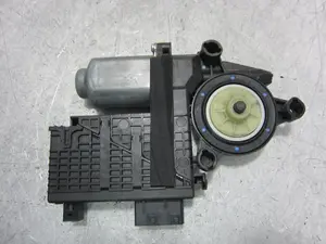 Foto de MOTOR ELEVALUNAS DELANTERO DERECHO CITROEN GRAND C4 PICASSO 1.6 16V HDi FAP (109 CV / 80 KW) referencia 9654087580