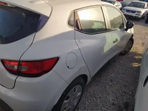 Foto de LUNA TRASERA DERECHA RENAULT CLIO IV 1.2 16V (73 CV / 54 KW) referencia 823004494R