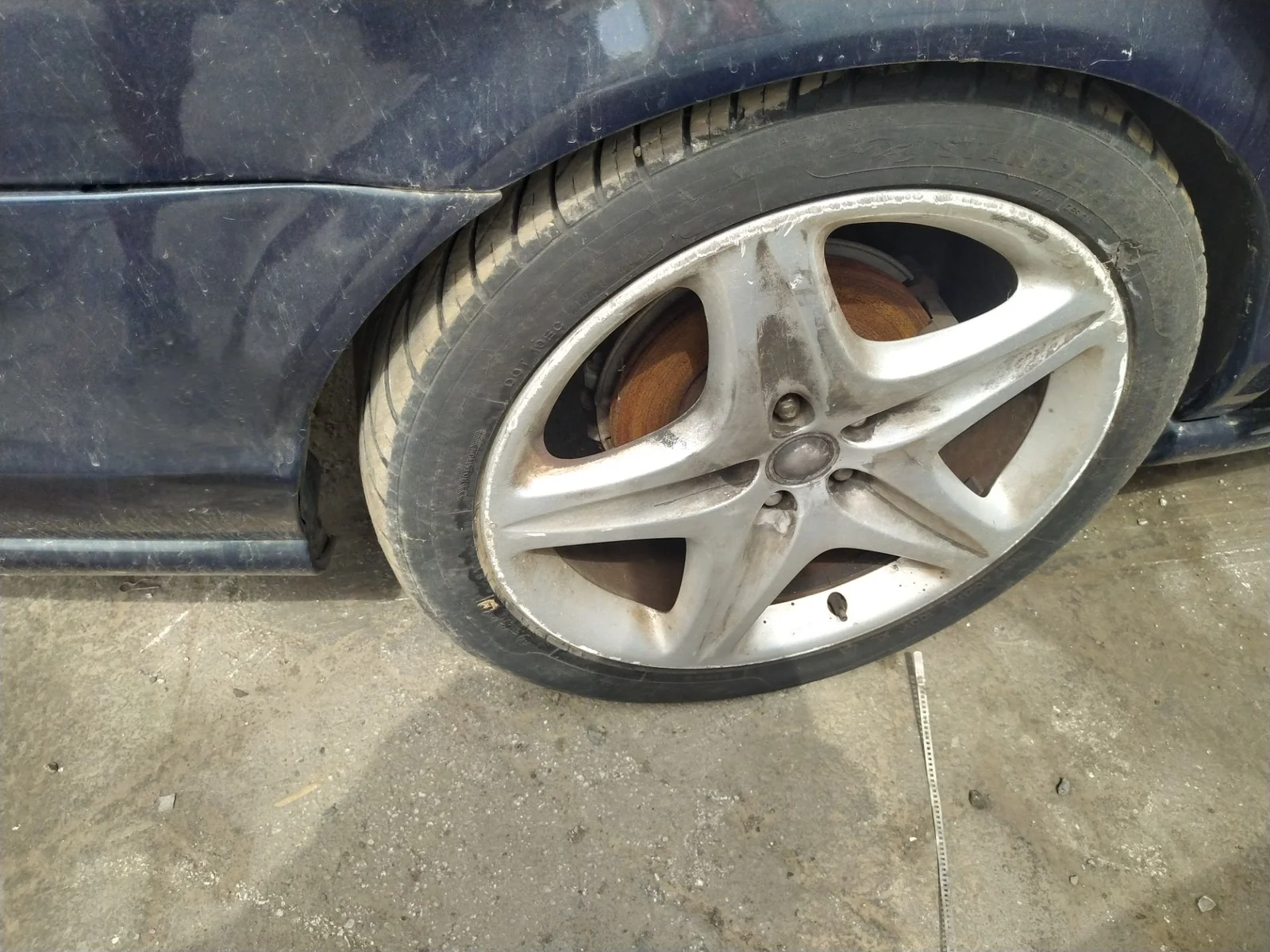 Foto de PASO RUEDA TRASERO DERECHO JAGUAR S-TYPE (03.1999) 4.0 V8 32V CAT (276 CV / 203 KW)