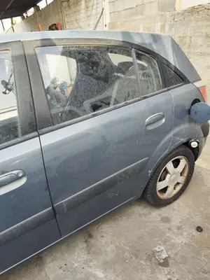 Foto de PUERTA TRASERA IZQUIERDA KIA RIO (JB) 1.5 CRDi (110 CV / 81 KW) referencia 770031G220