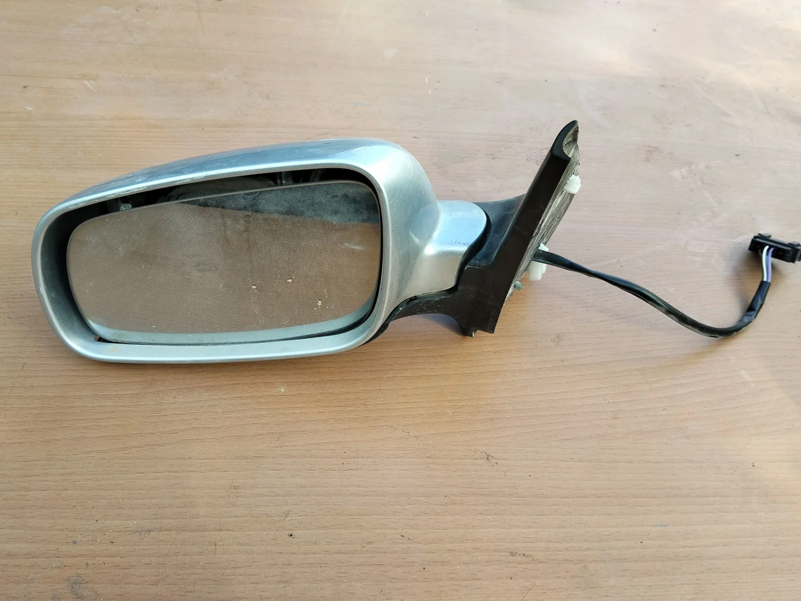 Foto de RETROVISOR IZQUIERDO VOLKSWAGEN GOLF IV BERLINA (1J1)(10.1997) 1.9 TDI (131 CV / 96 KW)
