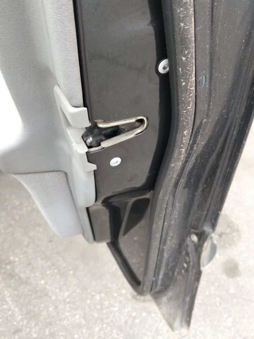 Foto de CERRADURA PUERTA DELANTERA DERECHA MERCEDES-BENZ CLASE E (BM 210) BERLINA referencia A2027203835