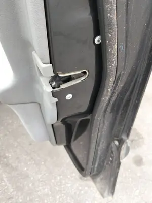 Foto de CERRADURA PUERTA DELANTERA DERECHA MERCEDES-BENZ CLASE E (BM 210) BERLINA referencia A2027203835