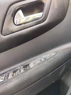 Foto de MANETA INTERIOR DELANTERA IZQUIERDA CITROEN C4 BERLINA 1.6 16V HDi (90 CV / 66 KW) referencia 9143J9