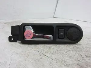 Foto de MANETA INTERIOR TRASERA IZQUIERDA VOLKSWAGEN GOLF IV BERLINA (1J1)(10.1997) 1.6  (101 CV / 74 KW) referencia 3B0839113AP