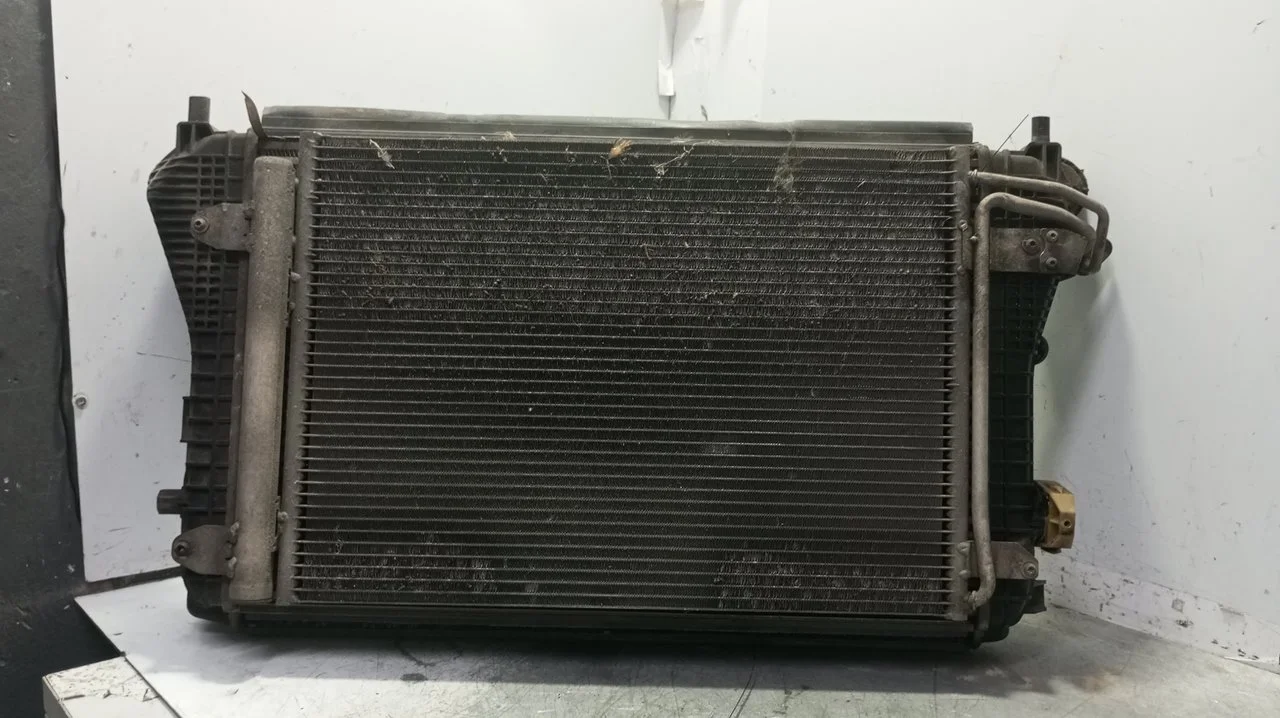 Foto de CONDENSADOR / RADIADOR AIRE ACONDICIONADO VOLKSWAGEN GOLF VI (5K1)(10.2008) 2.0 TDI DPF (170 CV / 125 KW) referencia 1K0820411N