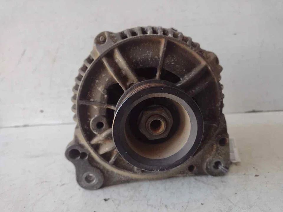 Foto de ALTERNADOR VOLKSWAGEN T4 TRANSPORTER 2.4 Diesel (78 CV / 57 KW) referencia 074903023R