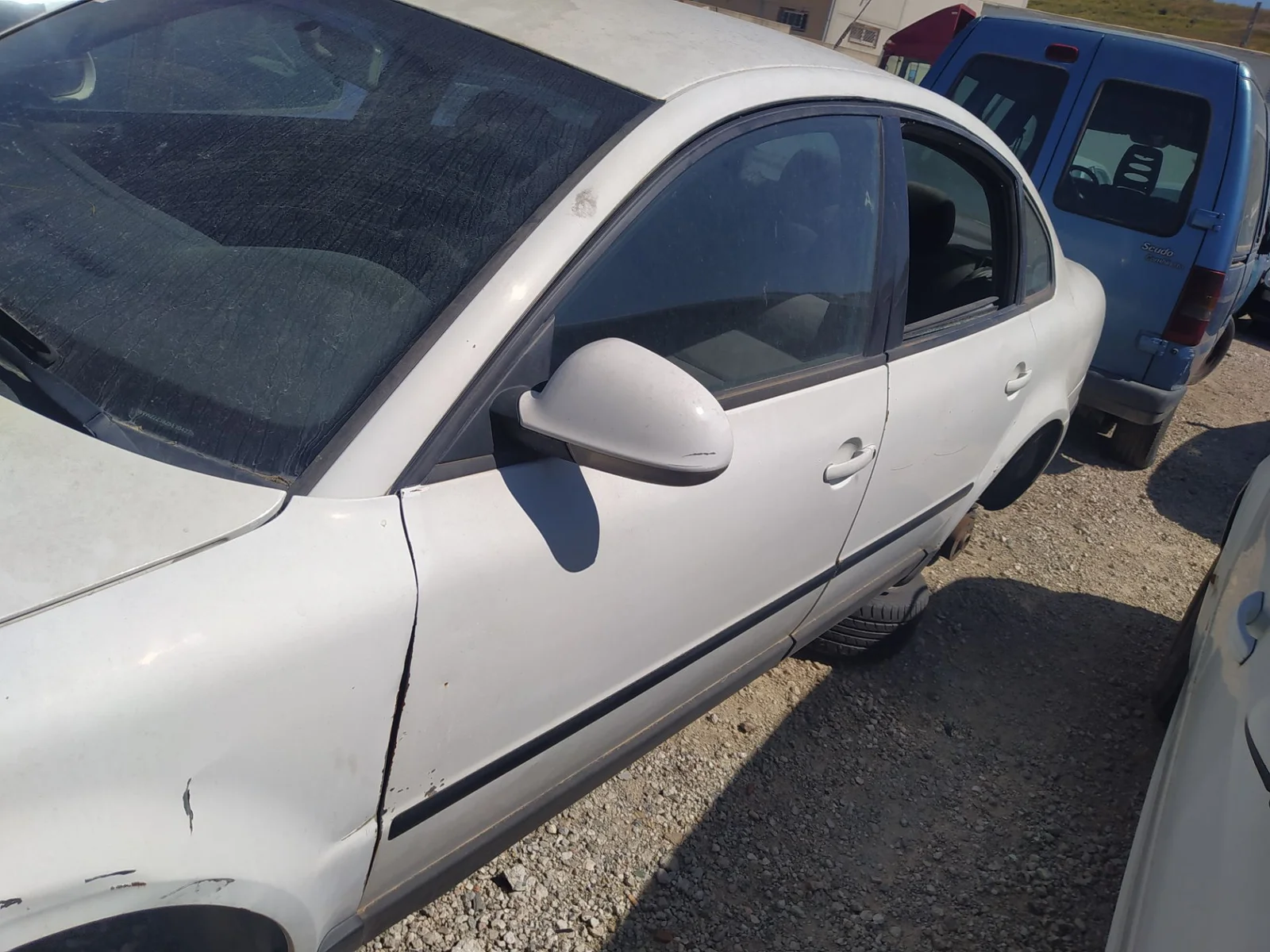 Foto de RETROVISOR IZQUIERDO VOLKSWAGEN PASSAT BERLINA (3B3) 1.9 TDI (131 CV / 96 KW)